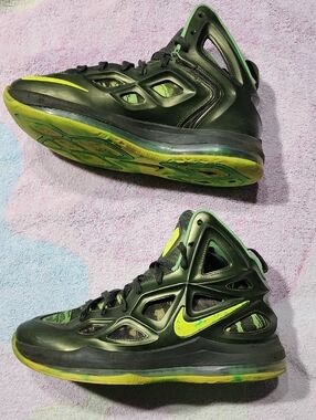 Nike Air Zoom Hyperposite 2 in the Rough Green/Volt Poison Green Sz 8.5